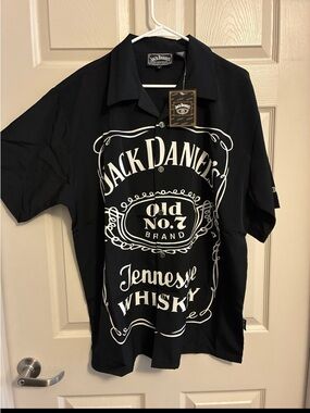 New with tags. Men’s Large Jack Daniels Black Logo Short-Sleeve Shirt.